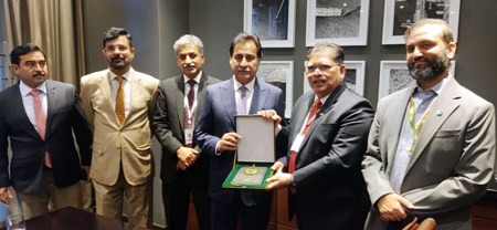 Islamabad16.09.2026:Pakistani Parliamentary delegation headed by Speaker NA Sardar Ayaz Sadiq in a group photo with Speaker of the Parliament of Malaysia Dr. Johari bin Abdul on the sidelines of 69th Commonwealth Parliamentary Conference,South Africa